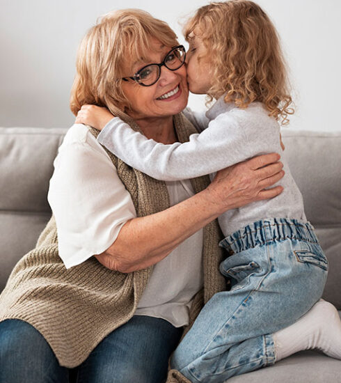 Madre y Maestra. Laicos de la Familia Chevalier. Hermandad Misionera de Nuestra Señora del Sagrado Corazón. MSC