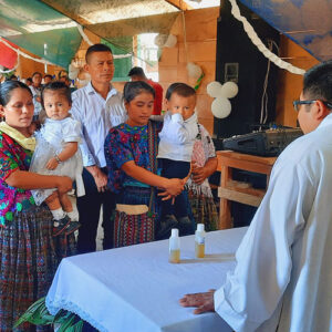 Madre y Maestra. Papúa Nueva Guinea. Centroamérica. Padre Joaquín Herrera. Hermandad Misionera de Nuestra Señora del Sagrado Corazón. MSC