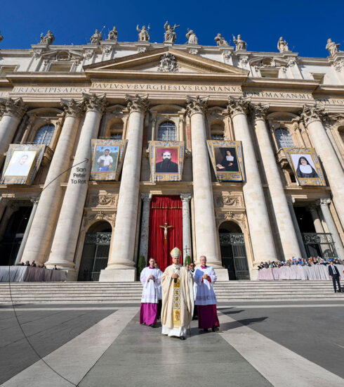Madre y Maestra. San Peter To Rot. Javier Trapero. Hermandad Misionera de Nuestra Señora del Sagrado Corazón. MSC